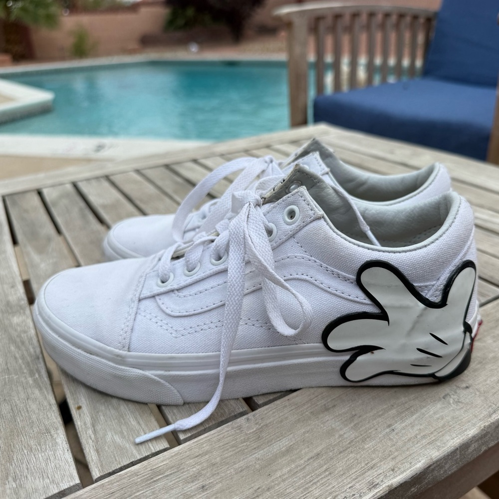 Vans Old Skool Disney Mickey Mouse Hand! Women’s 6.5